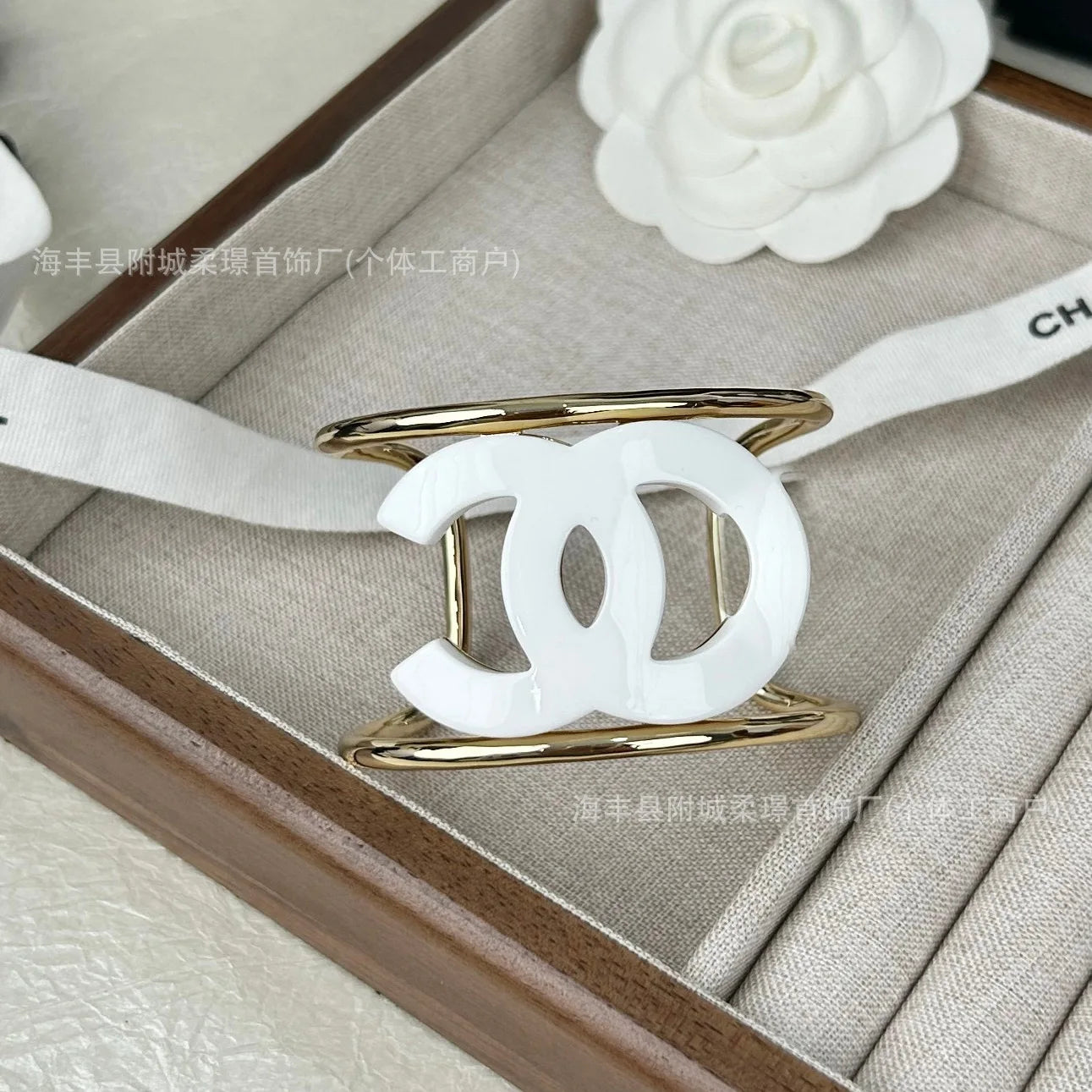 Timeless Acrylic Bracelet Women Elegant Minimalist Jewelry Accessory Everyday Wear