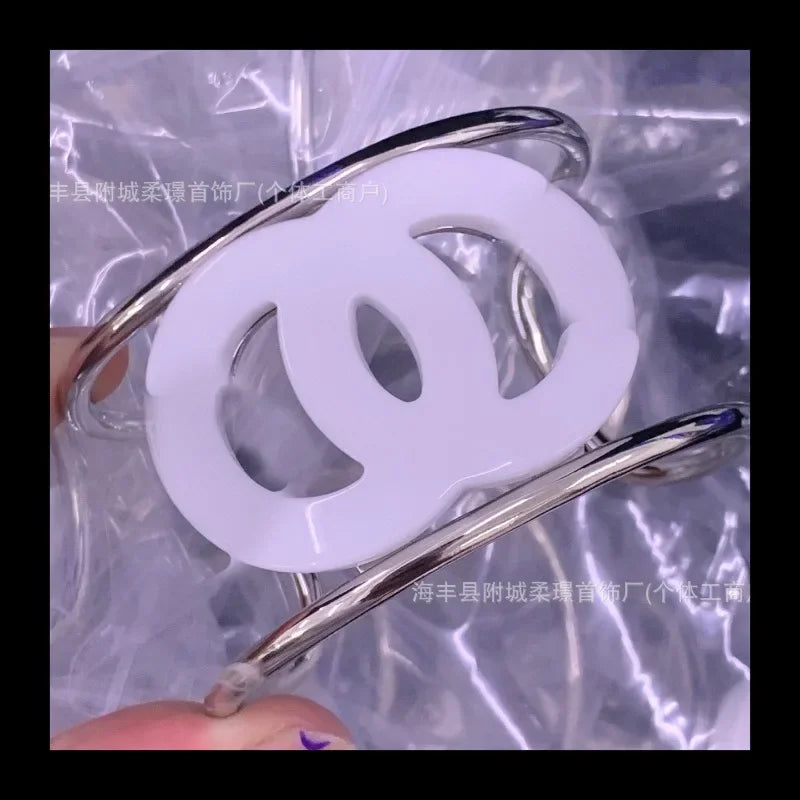 Timeless Acrylic Bracelet Women Elegant Minimalist Jewelry Accessory Everyday Wear