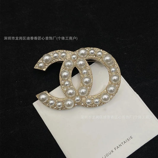 Luxurious Diamond Stud Earrings Pearl Necklace Brooch Bracelet ExclusiveCollection Women