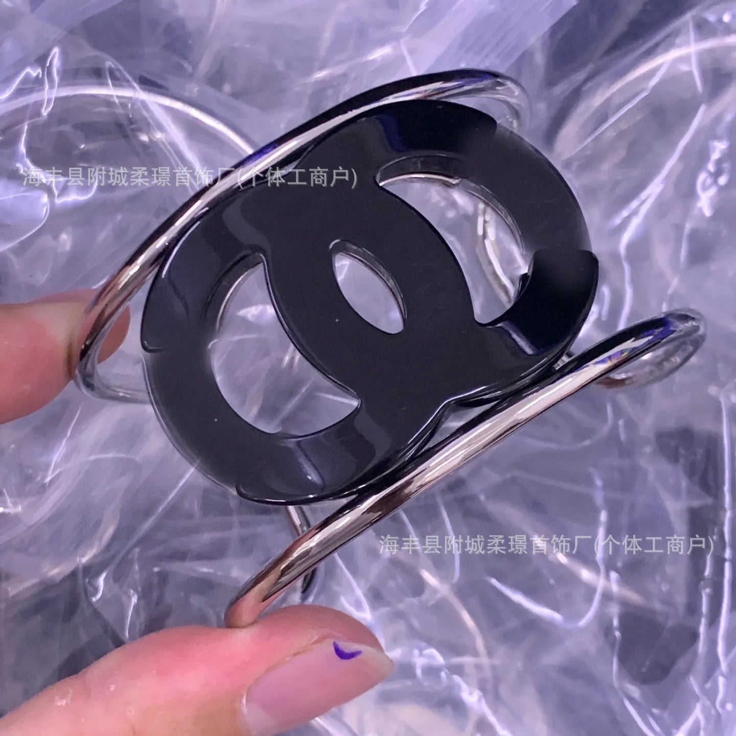 Timeless Acrylic Bracelet Women Elegant Minimalist Jewelry Accessory Everyday Wear