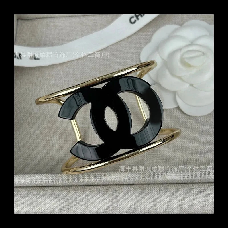 Timeless Acrylic Bracelet Women Elegant Minimalist Jewelry Accessory Everyday Wear