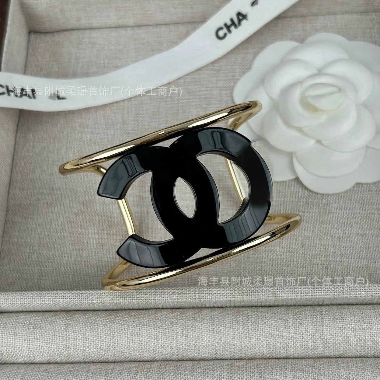 Timeless Acrylic Bracelet Women Elegant Minimalist Jewelry Accessory Everyday Wear