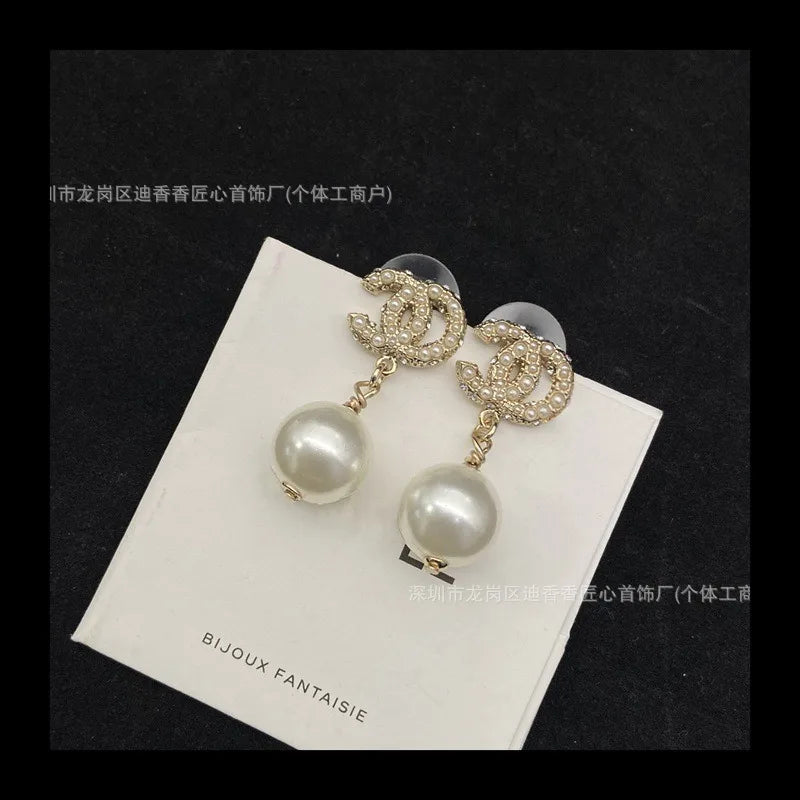 Luxurious Diamond Stud Earrings Pearl Necklace Brooch Bracelet ExclusiveCollection Women