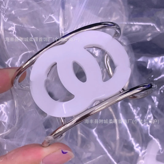 Timeless Acrylic Bracelet Women Elegant Minimalist Jewelry Accessory Everyday Wear